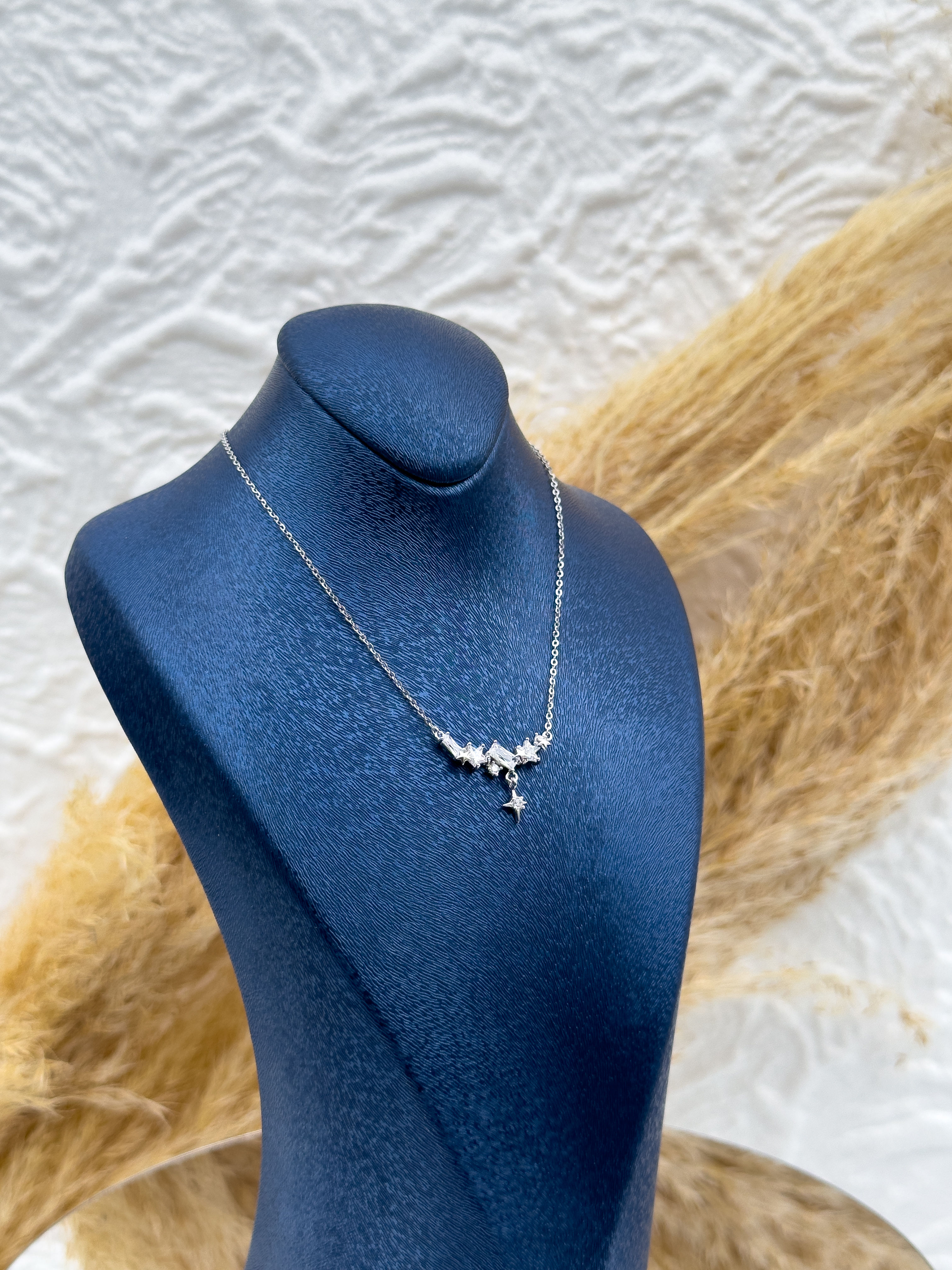 925 Ayar Gümüş Pırlanta Montür Yıldız Kolye – Zarif ve Işıltılı Kadın Takı